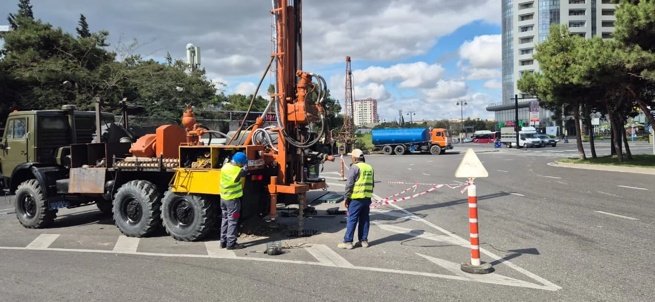 8  noyabr prospektinin Ramiz Quliyev küçəsi ilə kəsişməsində müxtəlif səviyyəli yol ötürücülərin tikintisinin layihələndirilməsi